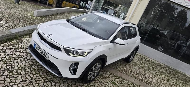 Usado Kia Stonic 100 HP (73 kW) 2021 Branco SUV