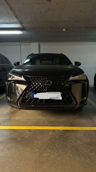 Preto Usado 2022 Lexus UX 250h SUV | € 32.500 - Imagem 1/4