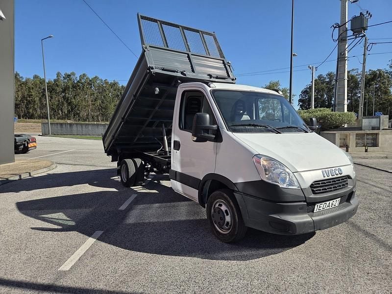 Usado Iveco Daily 146 HP (107 kW) 2010 Branco Sedan