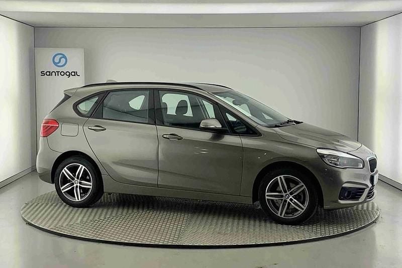 Cinzento Usado 2018 BMW 216 Sport Line Monovolume | € 22.490 (Caro) - Imagem 1/4