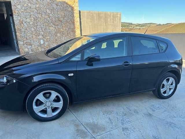 Preto Usado 2008 Seat Leon Citadino | € 7.450 (Preço justo) - Imagem 1/4