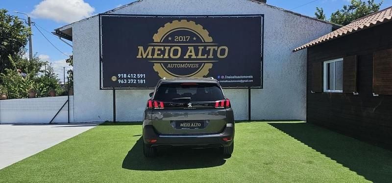 Usado Peugeot 5008 130 HP (95 kW) 2019 Cinzento Monovolume