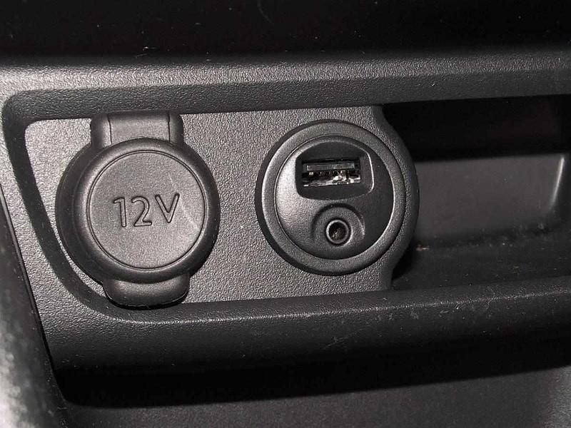 Cinzento Usado 2016 Peugeot 208 Citadino | € 5.500 - Imagem 1/4