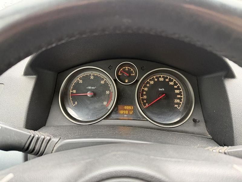 Usado Opel Astra Cosmo 90 HP (66 kW) 2006 Sedan