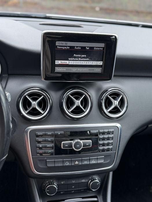 Usado Mercedes A180 107 HP (78 kW) 2012 Sedan