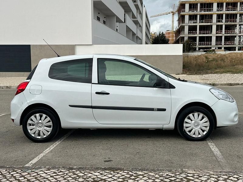 Usado Renault Clio II Collection 75 HP (55 kW) 2011 Branco Citadino