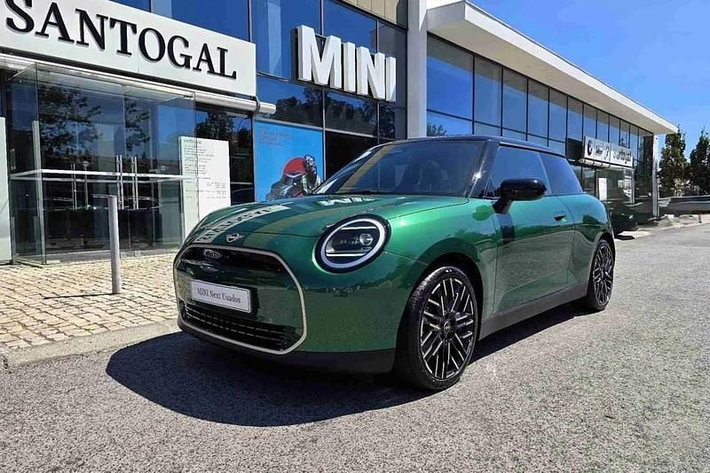 Vermelho Usado 2024 Mini Cooper Favoured Citadino | € 32.900 - Imagem 1/4