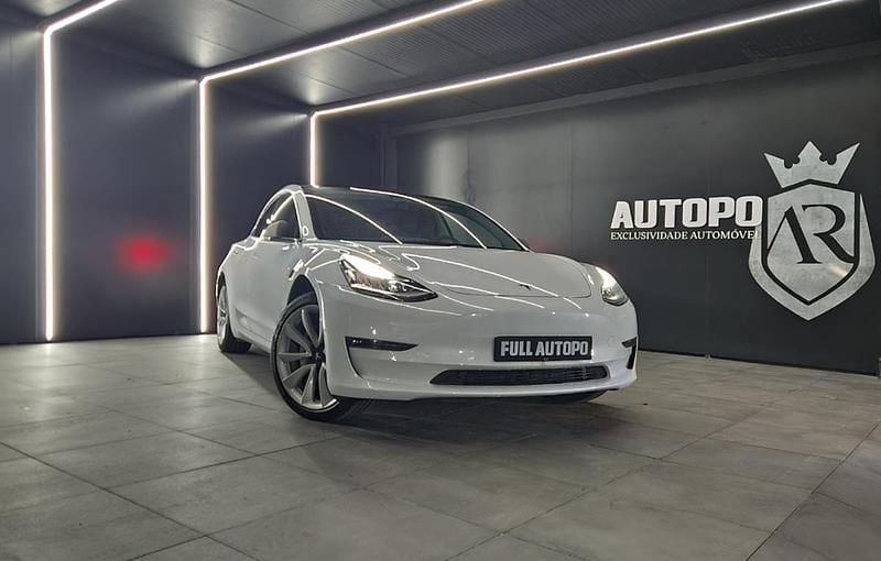 Branco Usado 2019 Tesla Model 3 Sedan | € 22.900 (Preço justo) - Imagem 1/4
