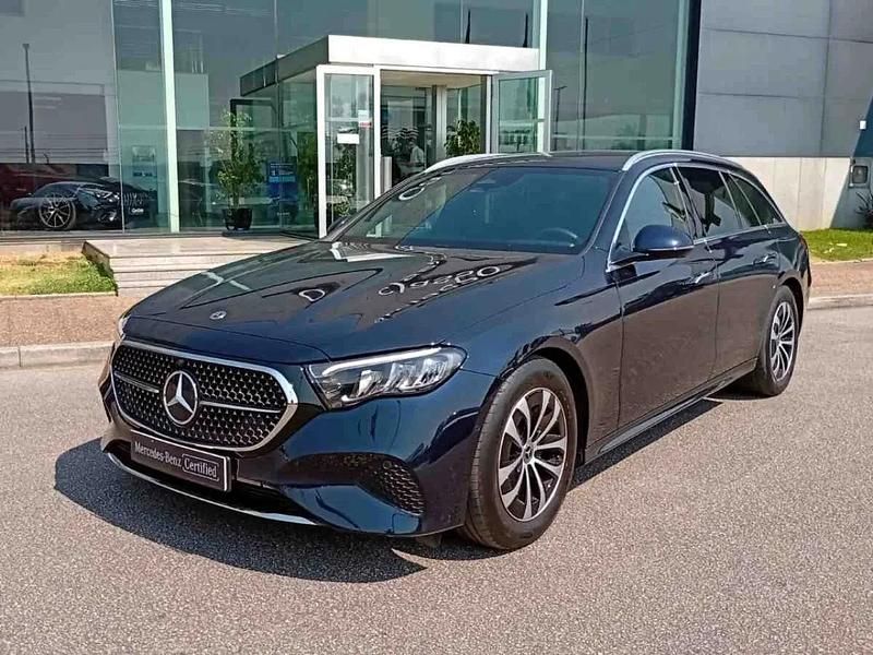 Azul Usado 2024 Mercedes E220 Advanced Carrinha | € 53.390 (Preço elevado) - Imagem 1/4