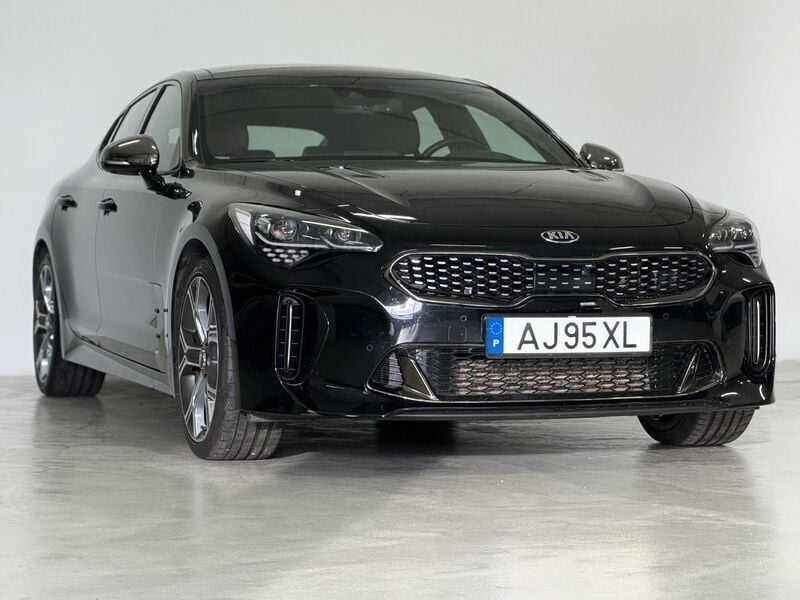 Preto Usado 2019 Kia Stinger Sedan | € 39.990 - Imagem 1/4