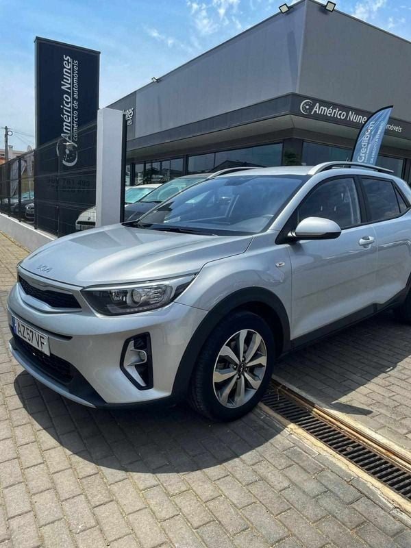 Cinzento Usado 2023 Kia Stonic SUV | € 17.500 (Preço justo) - Imagem 1/4