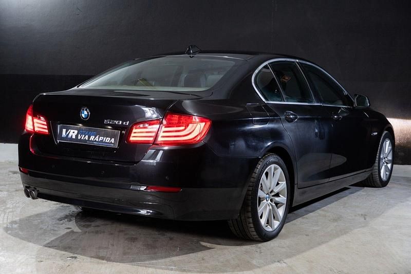 Usado BMW 520 Luxury Line 184 HP (135 kW) 2013 Cinza Sedan
