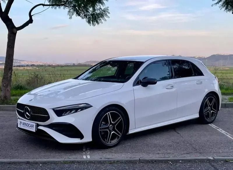Branco Usado 2023 Mercedes A200 AMG line Citadino | € 37.900 (Caro) - Imagem 1/4