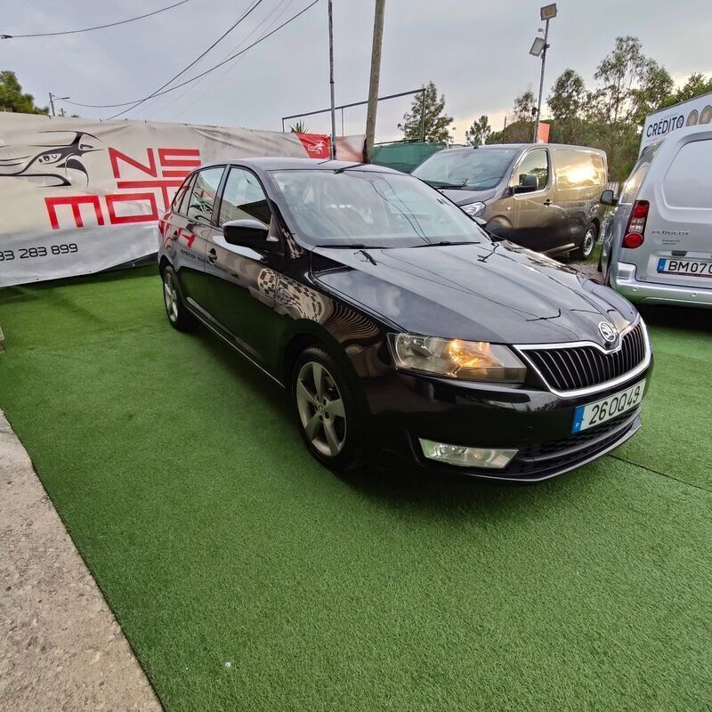 Preto Usado 2014 Skoda Rapid Active Carrinha | € 9.999 - Imagem 1/4