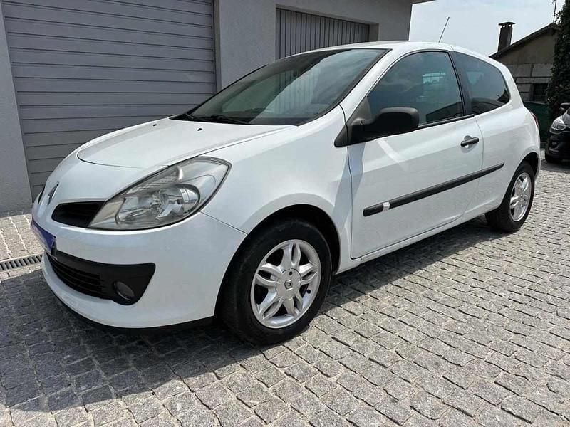 Usado Renault Clio II Dynamique 85 HP (62 kW) 2008 Branco Citadino