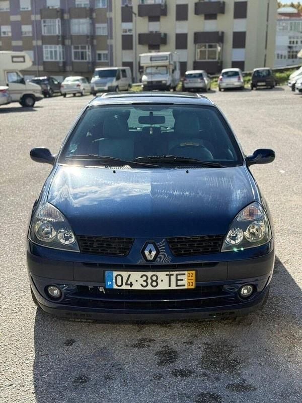 Usado Renault Clio II 75 HP (55 kW) 2002 Azul Citadino