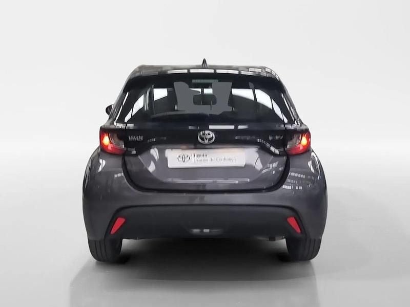 Usado Toyota Yaris Hybrid Comfort 115 HP (84 kW) 2024 Cinza
