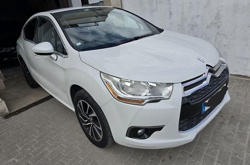 Usado 2012 Citroën DS4 Chic Citadino | € 11.000 - Imagem 1/4