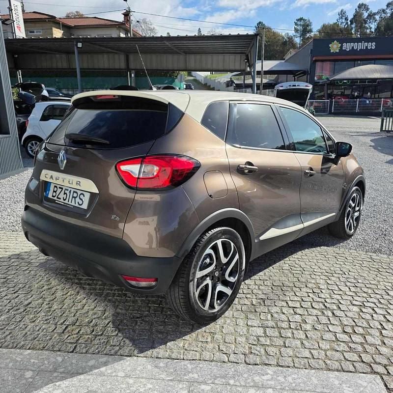 Usado Renault Captur 120 HP (88 kW) 2013 Castanho SUV