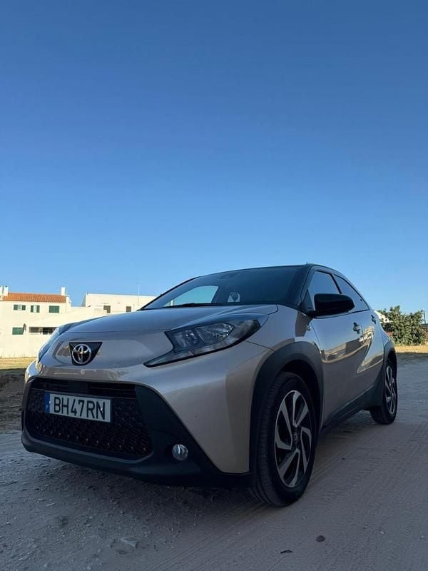 Outra Usado 2024 Toyota Aygo X SUV | € 19.900 - Imagem 1/4