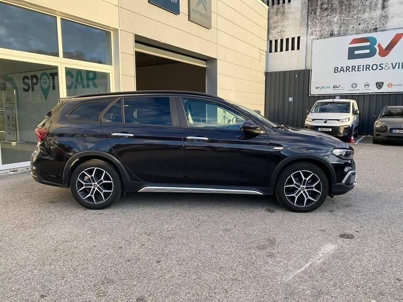 Usado Fiat Tipo Cross 101 HP (74 kW) 2023 Preto Sedan
