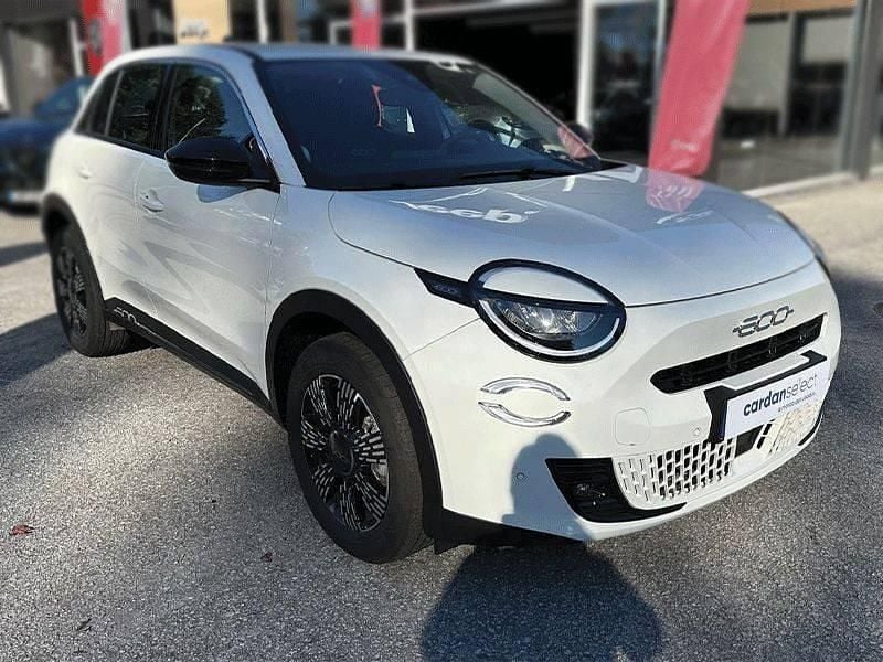 Usado Fiat 600 136 HP (100 kW) 2025 Branco SUV