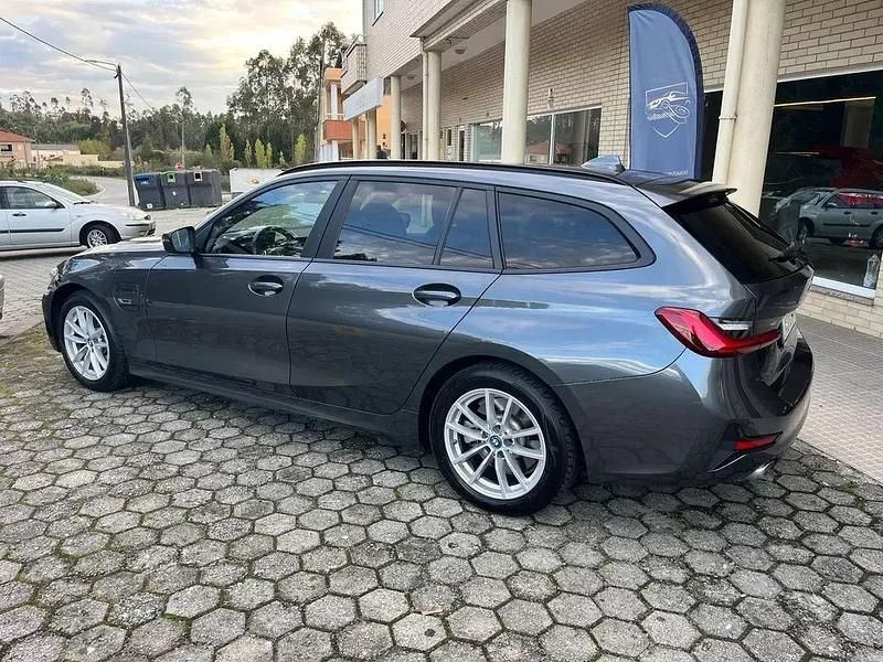 Usado BMW 320e Luxury Line 204 HP (150 kW) 2022 Cinza antracite Carrinha