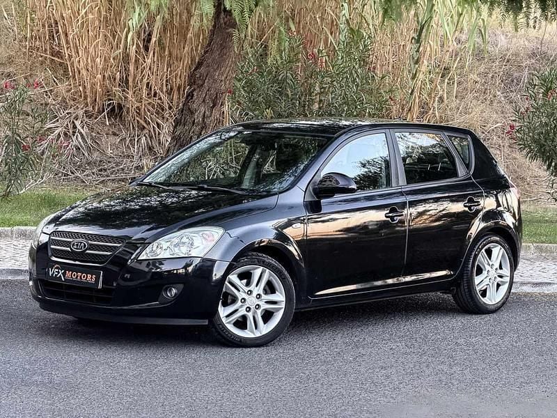 Preto Usado 2008 Kia Ceed Citadino | € 7.450 - Imagem 1/4