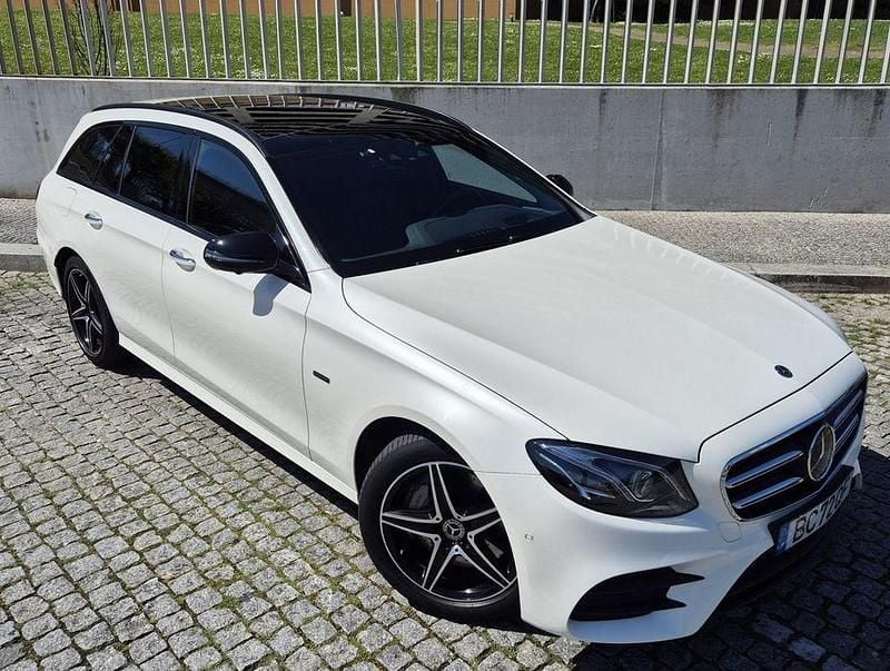 Preto Usado 2019 Mercedes E300 Sedan | € 33.900 (Bom preço) - Imagem 1/4