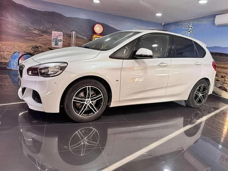 Branco Usado 2017 BMW 220 Active Tourer Monovolume | € 19.900 - Imagem 1/4