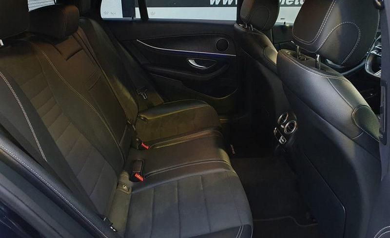 Usado Mercedes E300 AMG 306 HP (225 kW) 2022 Azul