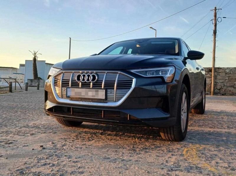 Cinzento Usado 2022 Audi e-tron Premium SUV | € 35.750 (Preço justo) - Imagem 1/4