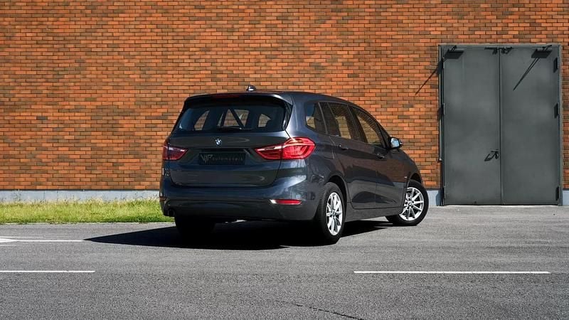 Usado BMW 216 Sport Line 116 HP (85 kW) 2017 Cinzento Carrinha