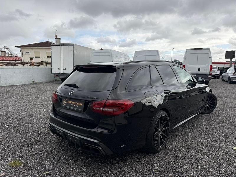 Usado Mercedes C300 AMG line 306 HP (225 kW) 2020 Preto Carrinha