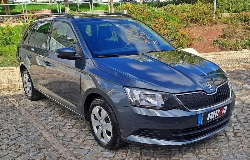 Cinzento Usado 2016 Skoda Fabia Ambition Citadino | € 7.850 (Preço justo) - Imagem 1/4