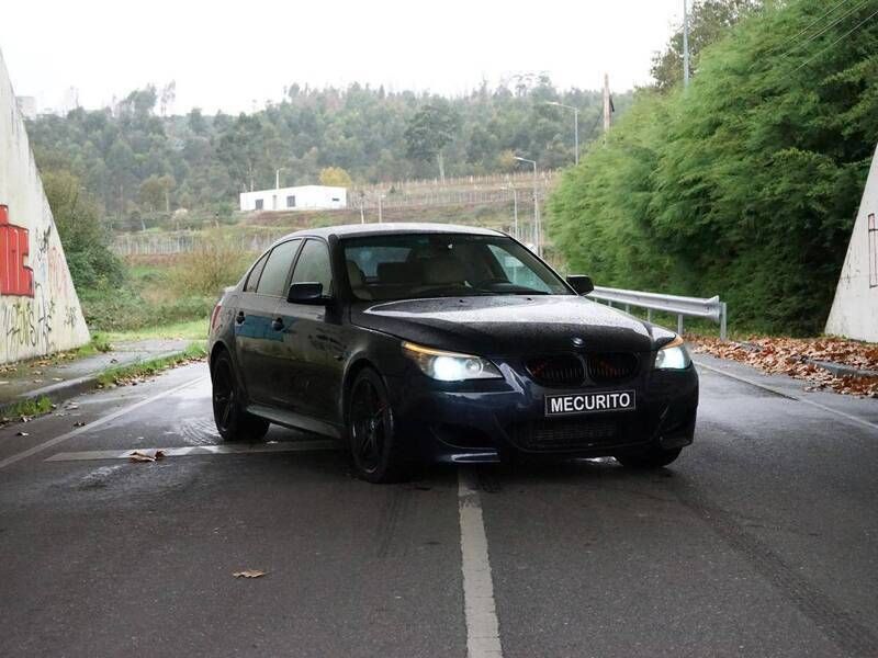 Azul Usado 2008 BMW 520 | € 14.000 - Imagem 1/4