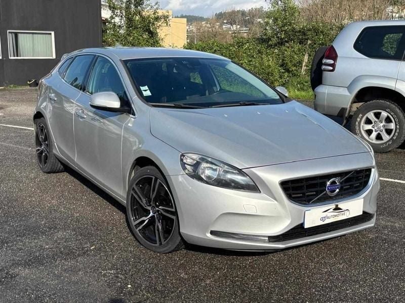 Cinzento Usado 2013 Volvo V40 Momentum Carrinha | € 14.500 (Caro) - Imagem 1/4