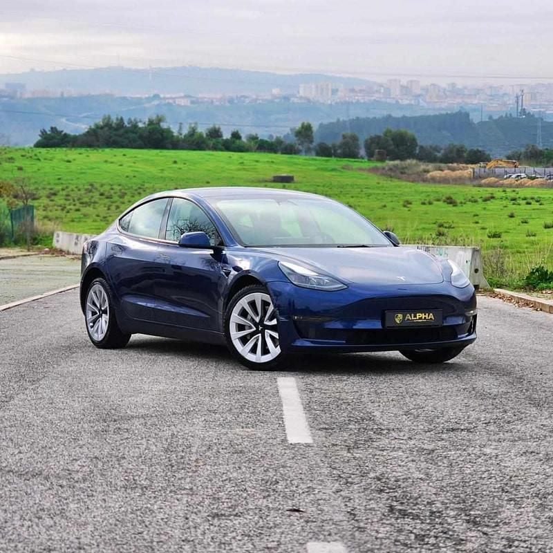 Azul Usado 2022 Tesla Model 3 Sedan | € 29.900 (Preço justo) - Imagem 1/4