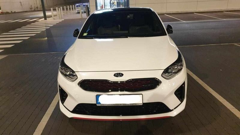 Branco Usado 2021 Kia Ceed GT Carrinha | € 32.000 (Caro) - Imagem 1/4