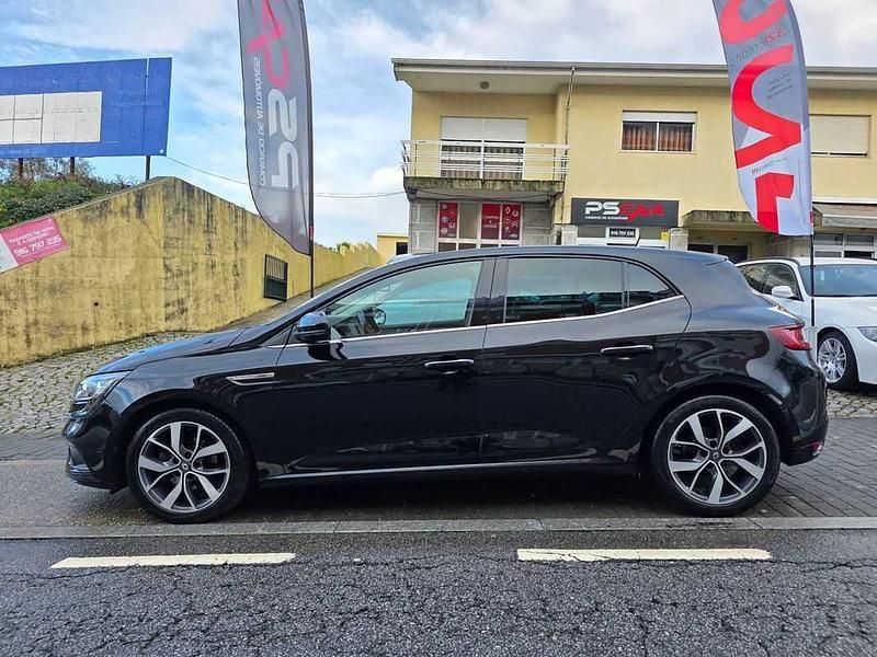 Usado Renault Mégane IV 130 HP (95 kW) 2017 Preto