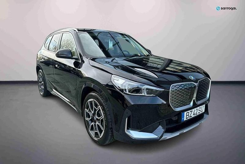 Preto Novo 2025 BMW iX1 xLine SUV | € 46.150 - Imagem 1/4