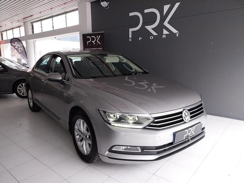 Cinzento Usado 2015 VW Passat | € 13.950 (Caro) - Imagem 1/4