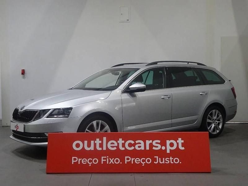 Cinzento claro metalizado Usado 2019 Skoda Octavia Style Carrinha | € 15.950 (Preço justo) - Imagem 1/4