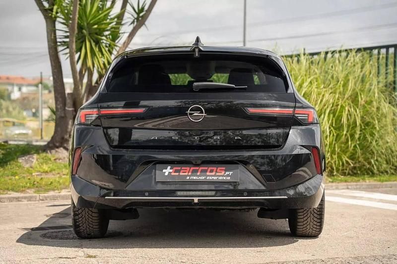 Usado Opel Astra Elegance 130 HP (95 kW) 2022 Preto