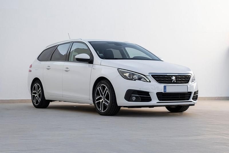 Branco Usado 2018 Peugeot 308 Active Carrinha | € 13.750 (Preço justo) - Imagem 1/4