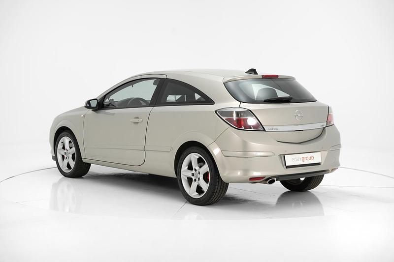Usado Opel Astra GTC 125 HP (91 kW) 2008 Cinzento