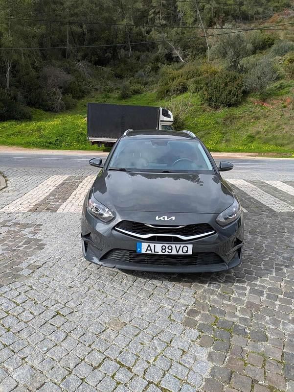 Usado Kia Ceed 120 HP (88 kW) 2021 Cinzento Citadino