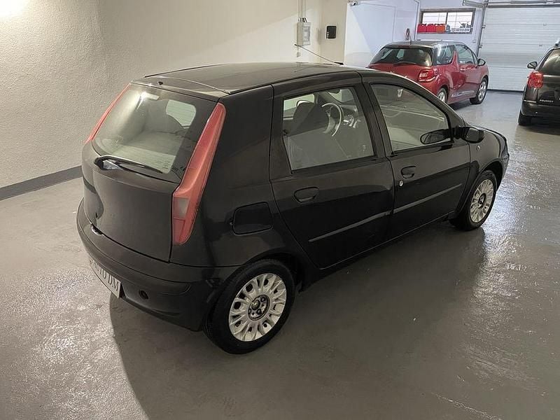 Usado Fiat Punto 80 HP (58 kW) 2000 Citadino