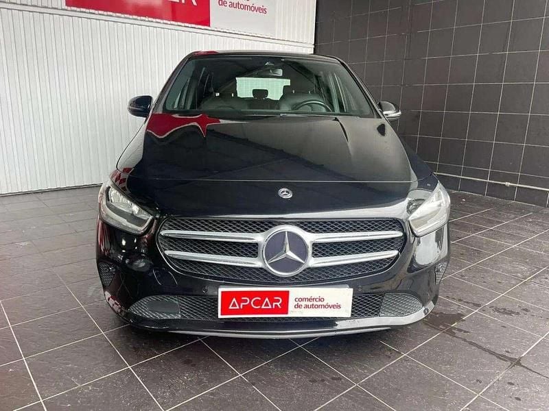 Usado Mercedes B180 Style 116 HP (85 kW) 2020 Preto Monovolume