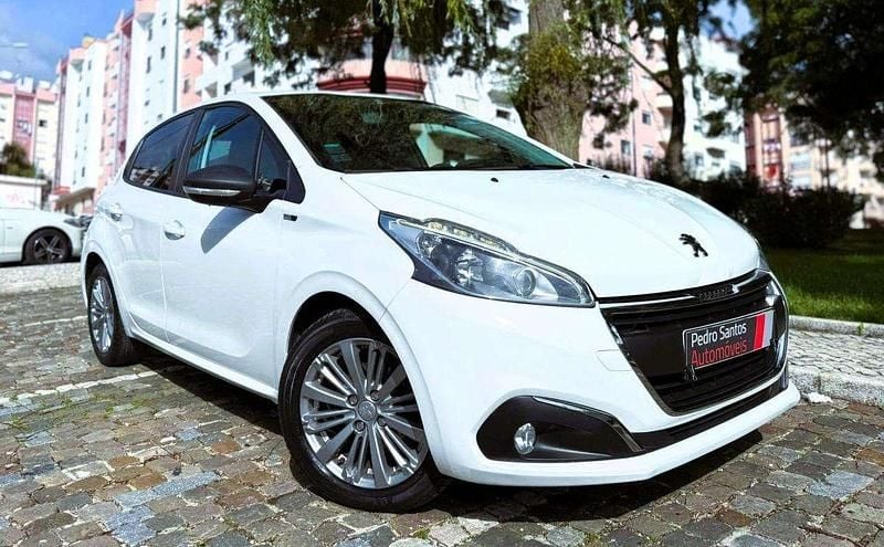 Branco Usado 2017 Peugeot 208 Style Citadino | € 10.990 (Preço justo) - Imagem 1/4